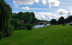 Shillingford Bridge Hotel